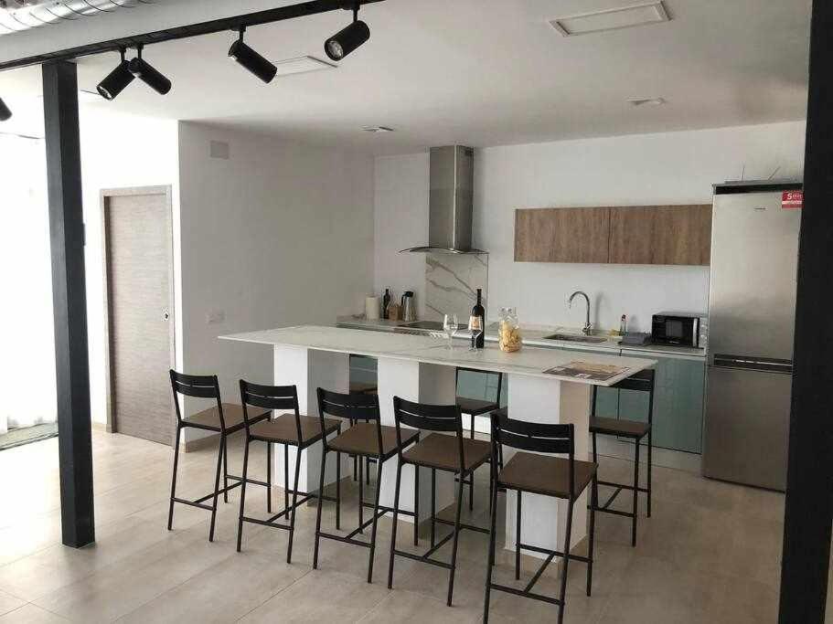 Alojamiento El Pez Casa Con Piscina Climatizada Villafranca de los Caballeros 外观 照片