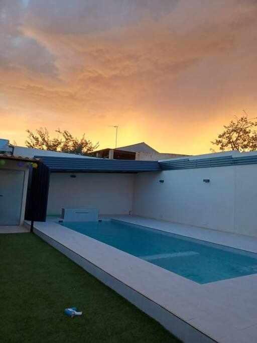 Alojamiento El Pez Casa Con Piscina Climatizada Villafranca de los Caballeros 外观 照片