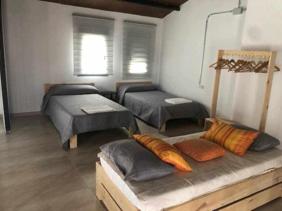 Alojamiento El Pez Casa Con Piscina Climatizada Villafranca de los Caballeros 外观 照片