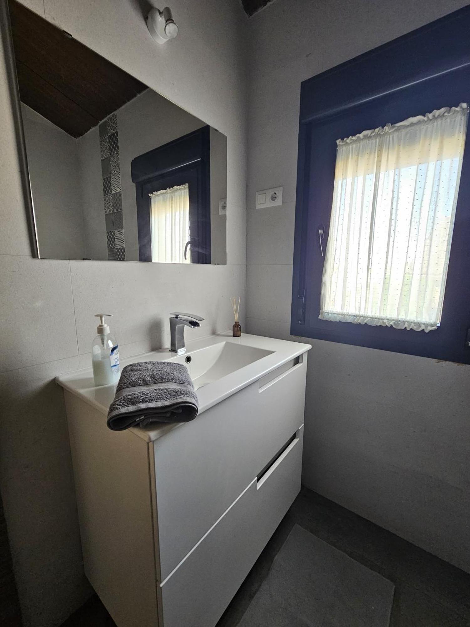 Alojamiento El Pez Casa Con Piscina Climatizada Villafranca de los Caballeros 外观 照片